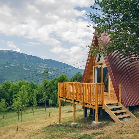 אתר קמפינג Camp Nomad Sutjeska טיינטישטה