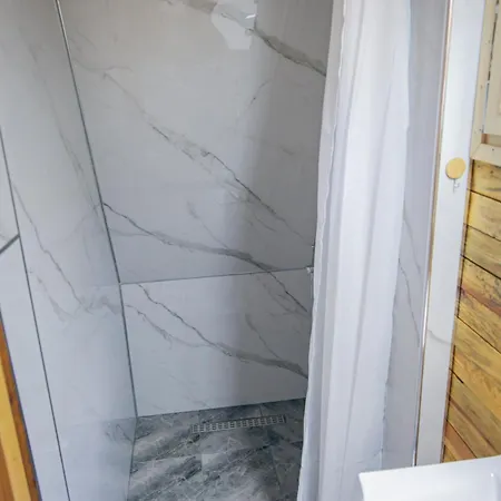 Kamp alanı Camp Nomad Sutjeska